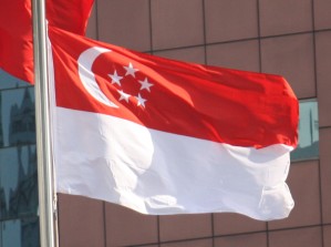 2012_Flag_of_Singapore_Photo